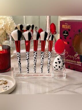 Disney Cruella Makeup Brush and Sponge Set - Red and Black